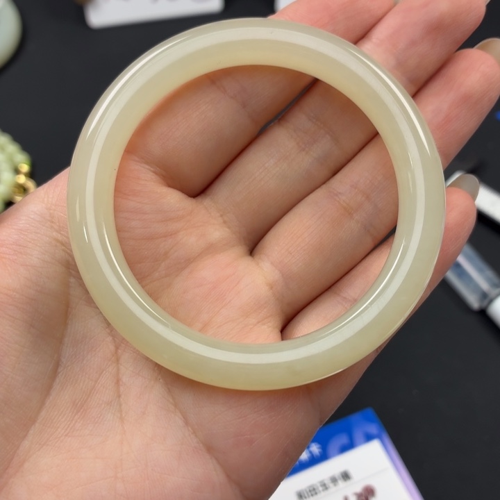 和田玉（糖玉）手镯未镶嵌