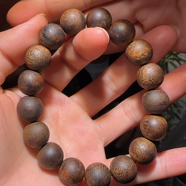 沉香手串透顶绿1.3手串15克+