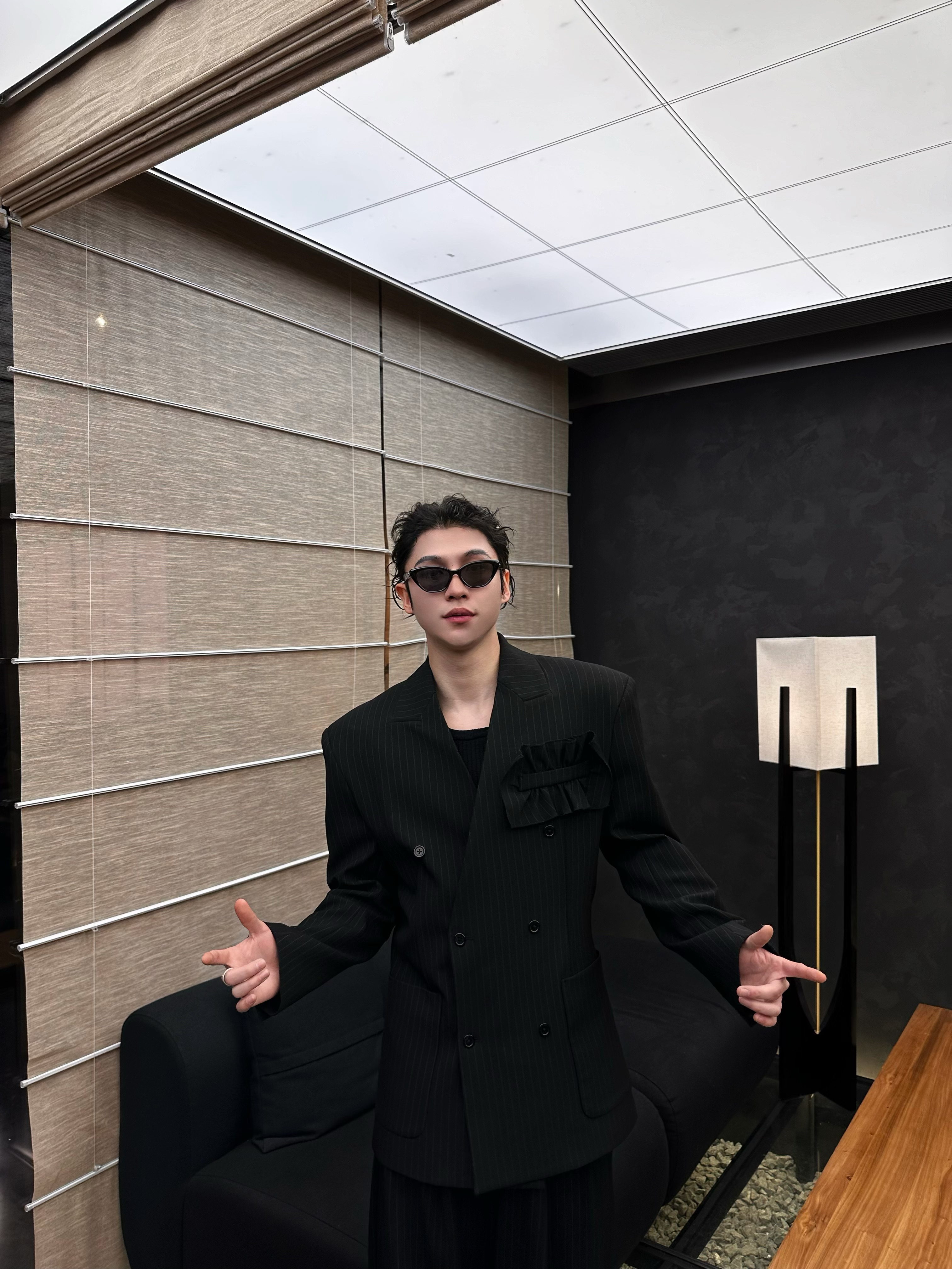 【FANG BH】男士高级定制设计款时尚坎肩条纹倒三角胸花西服套装