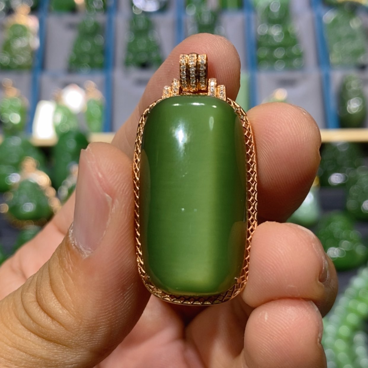 【闪购商品】和田玉吊坠(不含链)18K金镶嵌绿猫无事牌 31