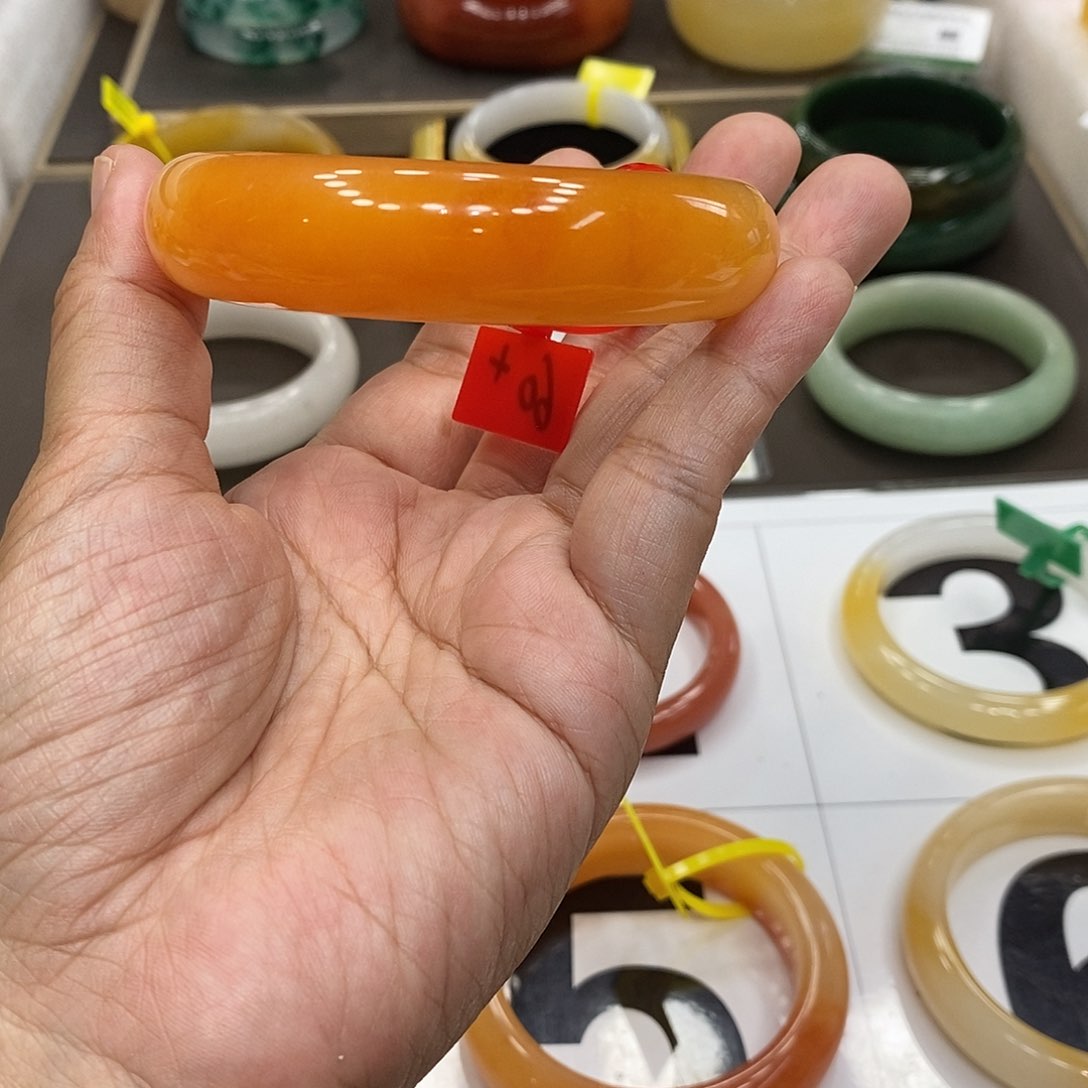 小***u石英岩玉手镯未镶嵌