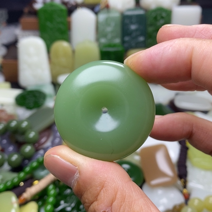 吊坠(赠链)未镶嵌和田玉