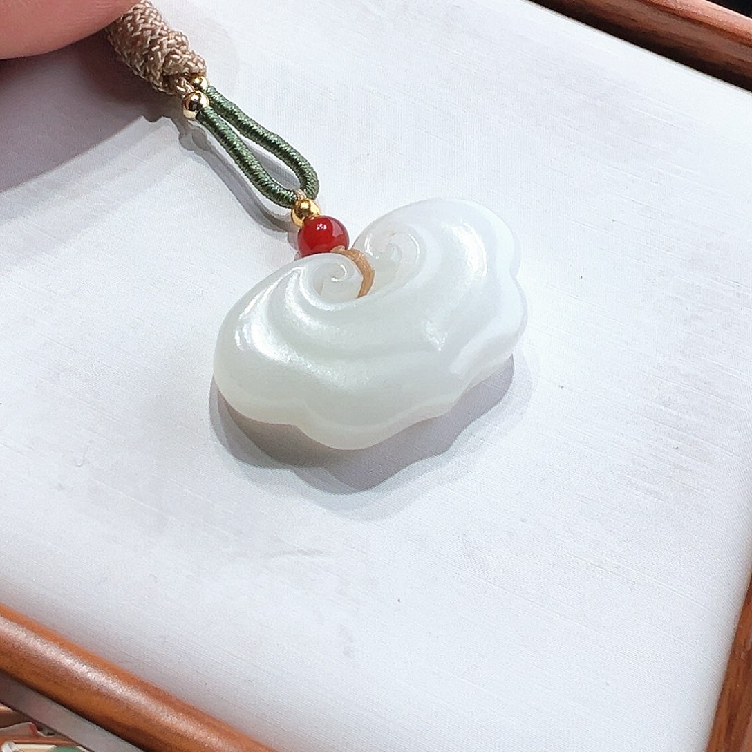 和田玉挂件未镶嵌雾**花