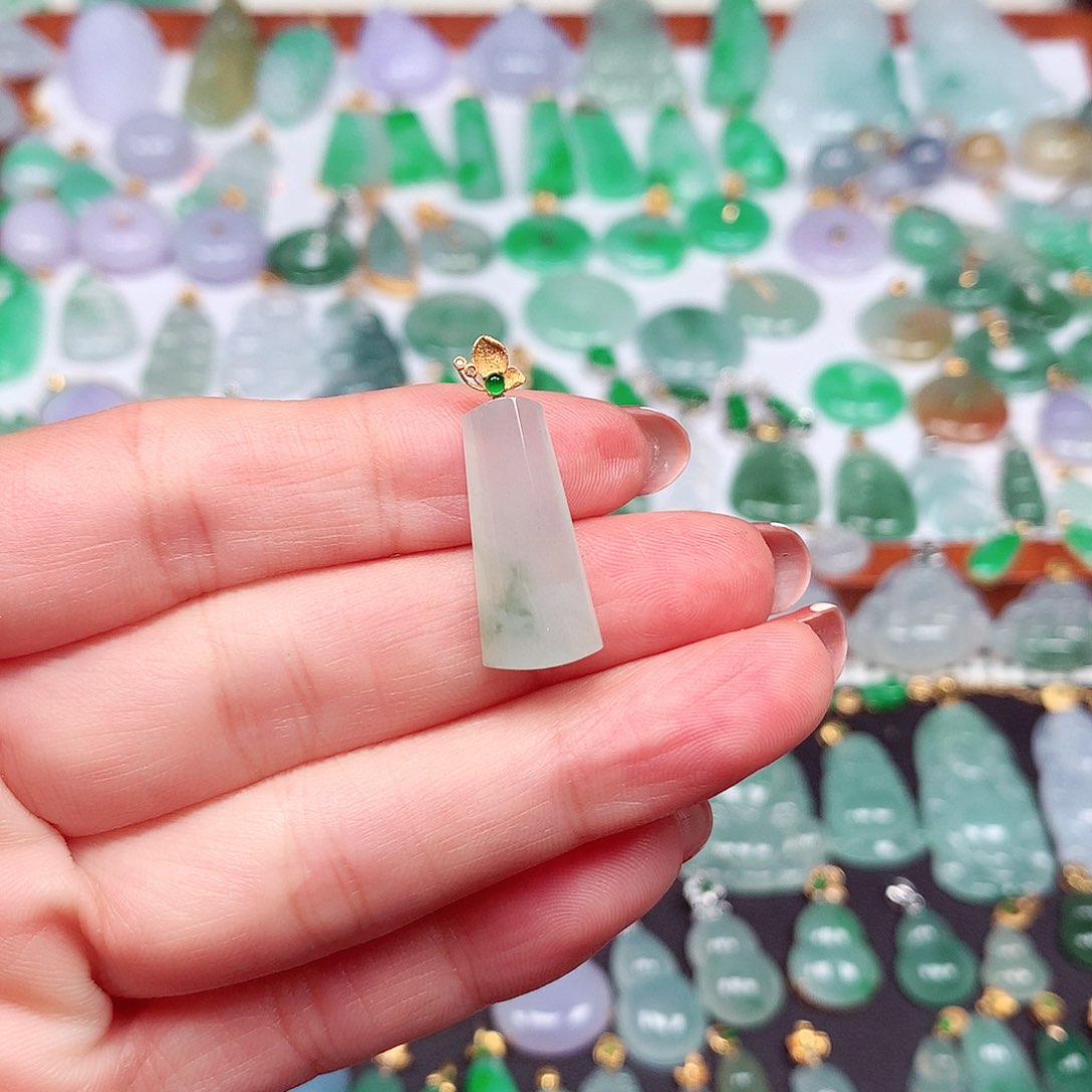 翡翠颈饰18K金镶嵌天然翡翠A货