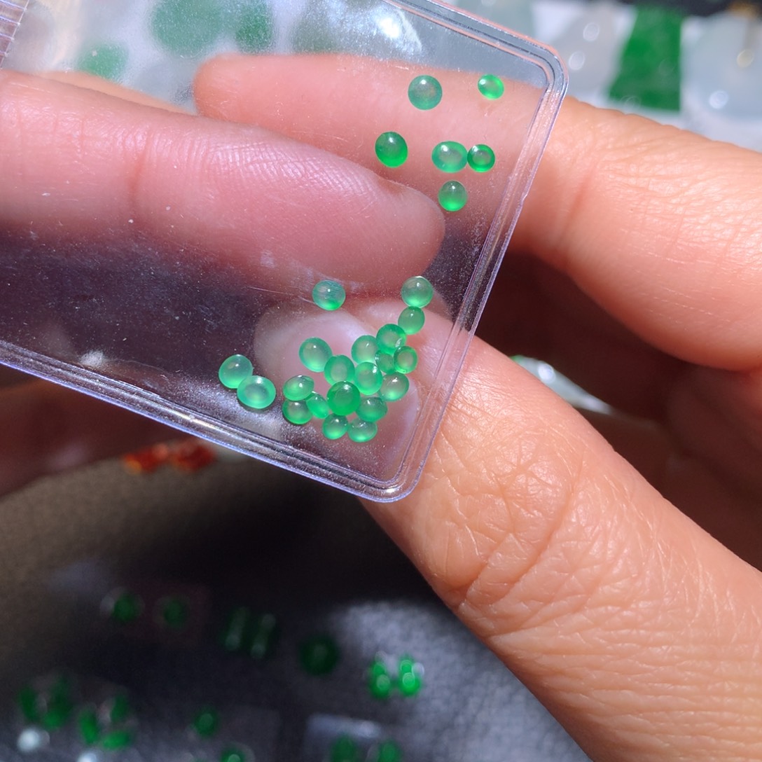 佳***师翡翠未镶嵌颈饰顶珠26颗