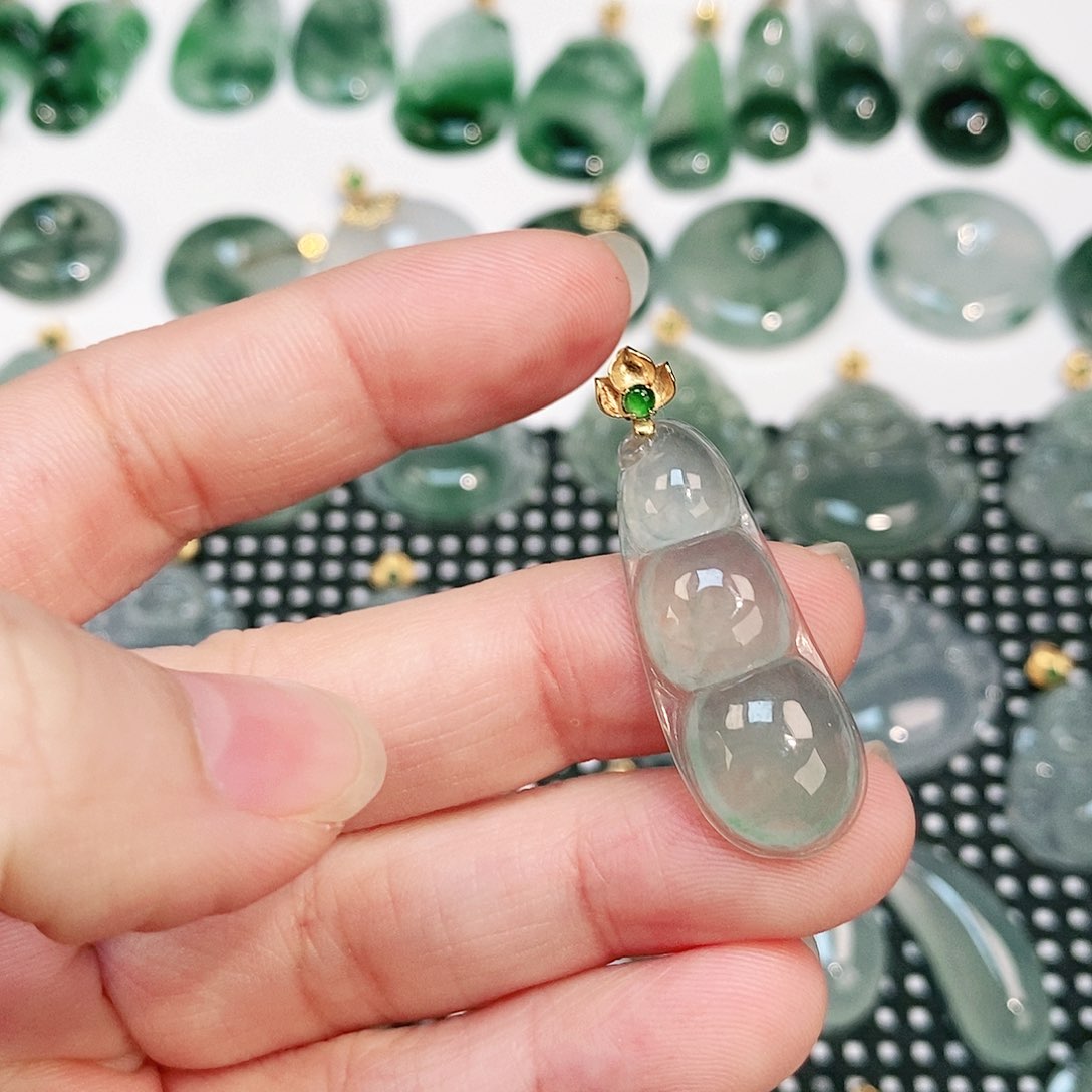 翡翠颈饰18K金镶嵌吊坠