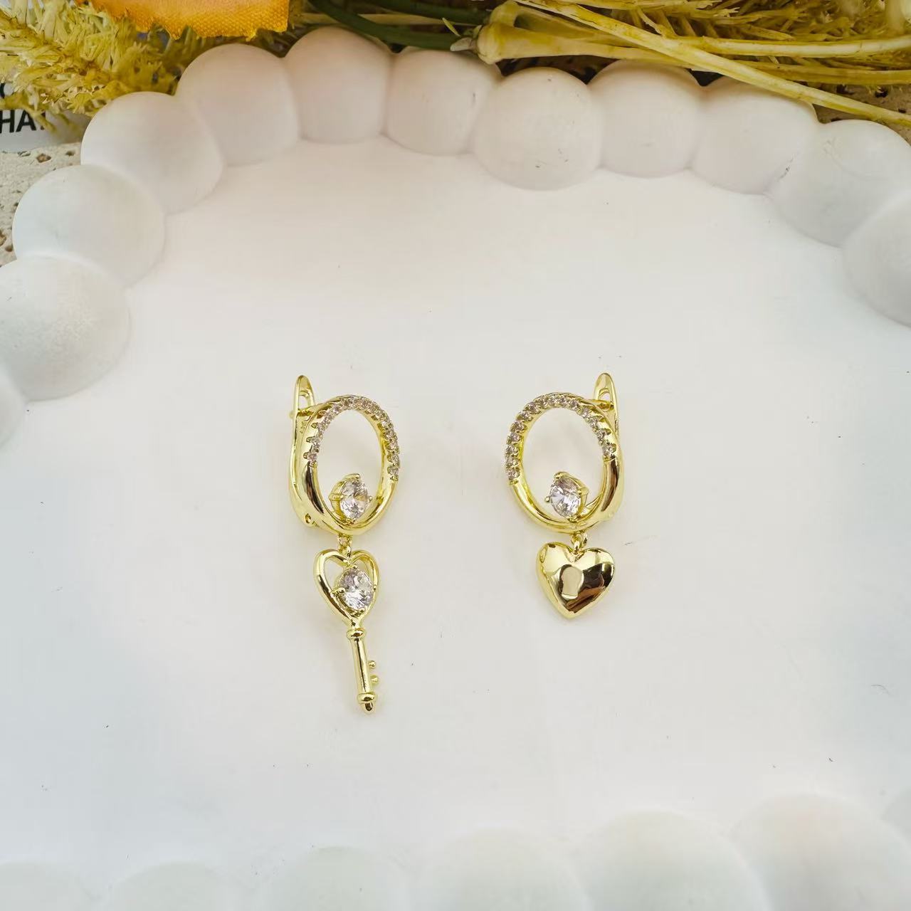 铜合金合成锆石耳饰 小众桃心p200耳环