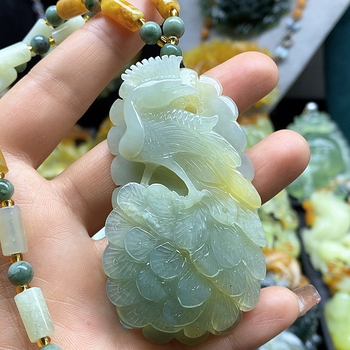 蛇纹石玉挂件未镶嵌