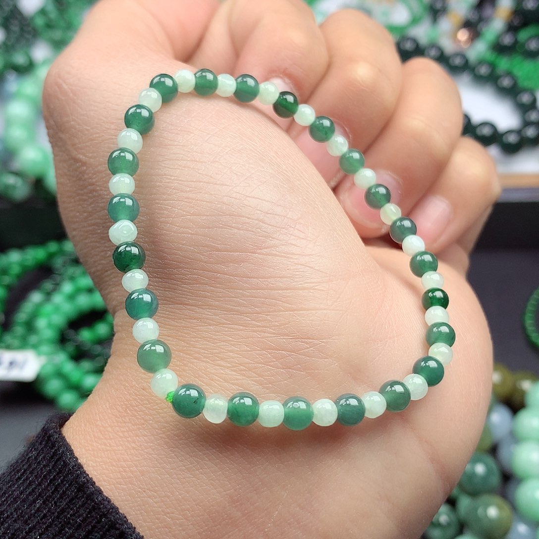 翡翠颈饰未镶嵌手串