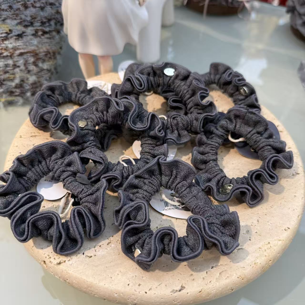 韩系高级感缎面木耳边小肠发圈法式简约黑色低丸子头发绳发饰头饰