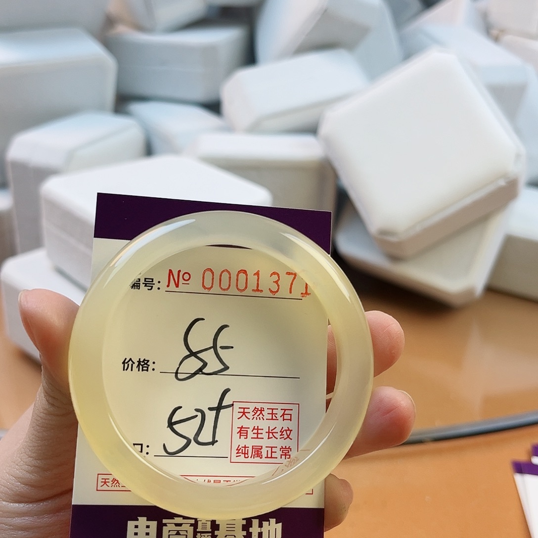 玛瑙/玉髓手镯未镶嵌1371