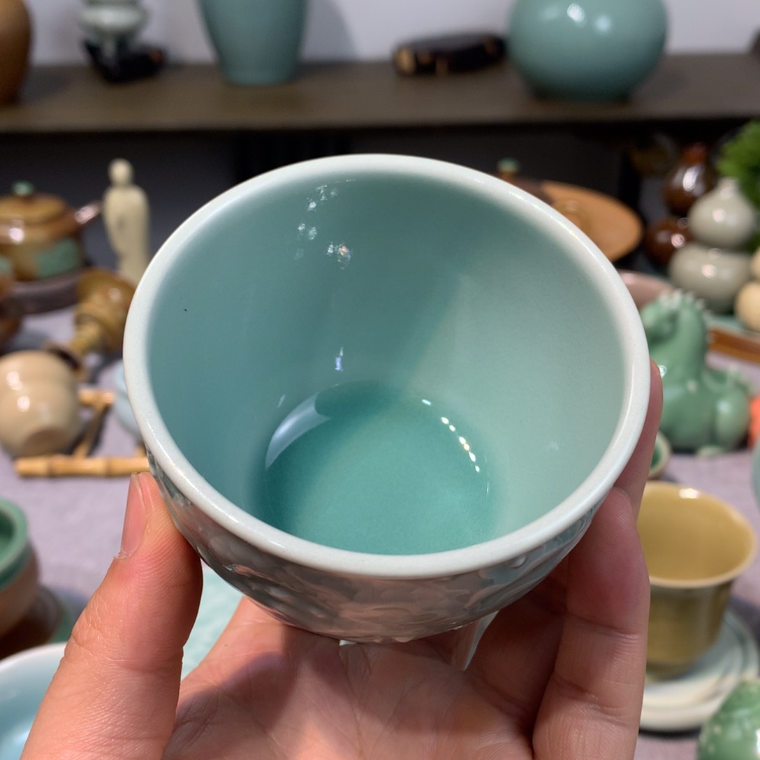 王*健龙泉青瓷弟窑粉青云龙杯