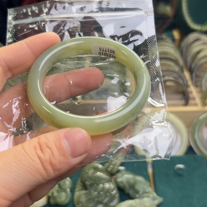 和田玉手镯未镶嵌53.7圈围1775