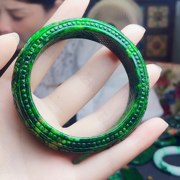 颈饰未镶嵌翡翠多样性