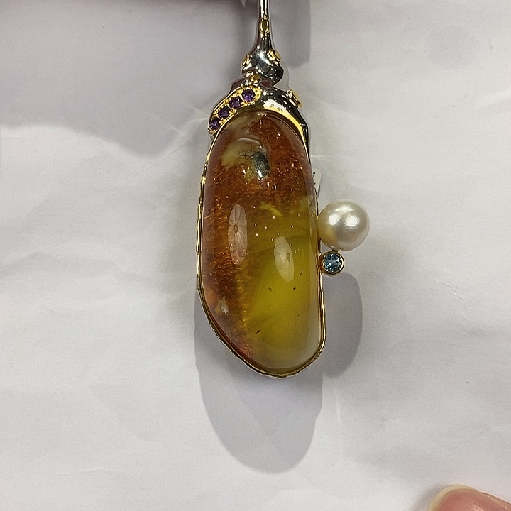 琥珀未镶嵌颈饰多剩