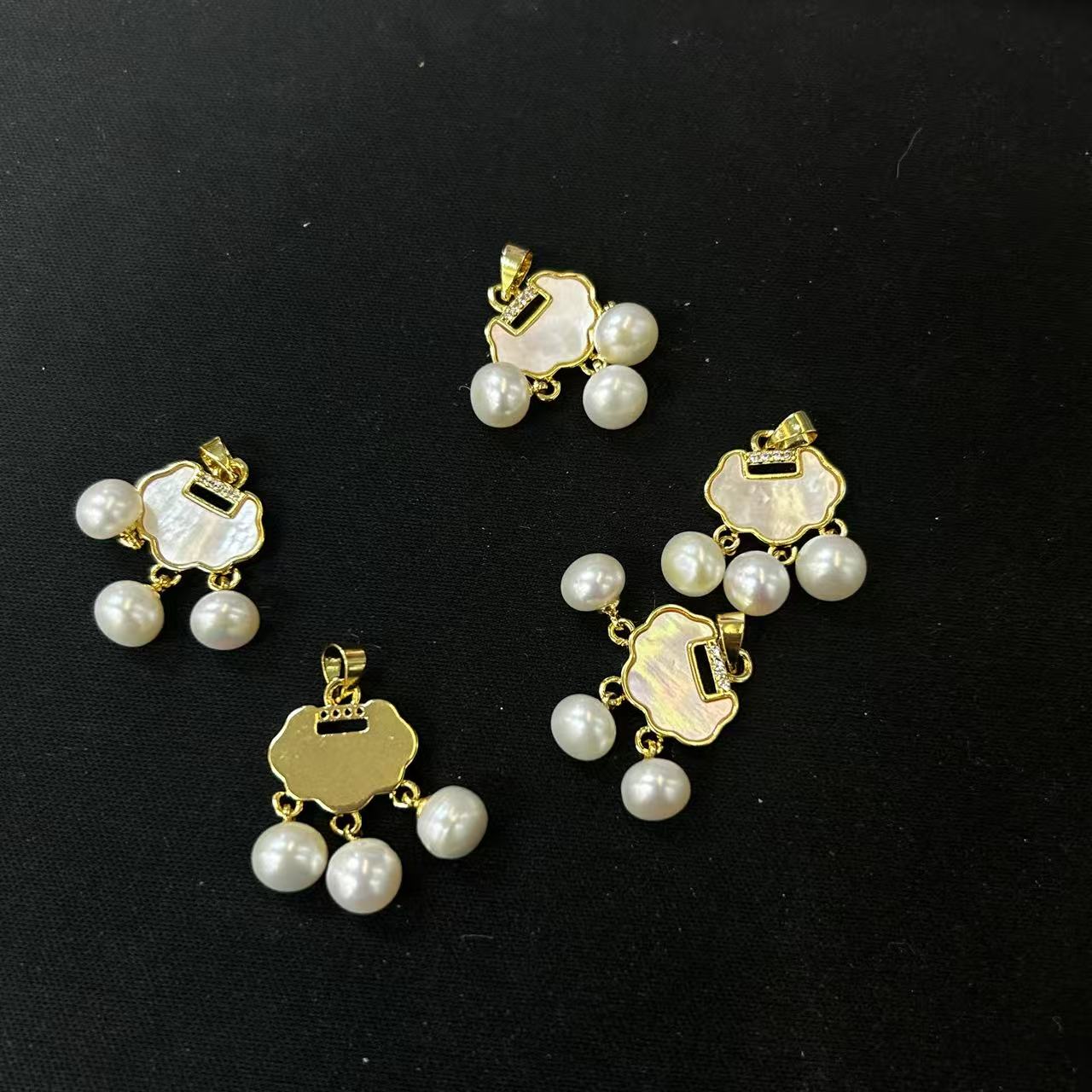 淡水珍珠如意锁吊坠*（多样性发一件）