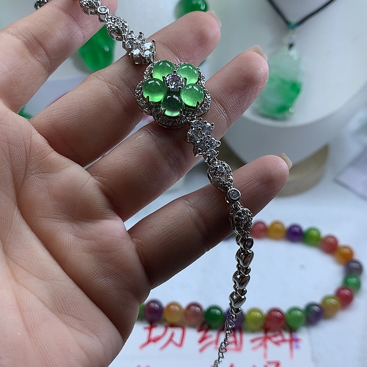 翡翠未镶嵌吊坠(赠链)