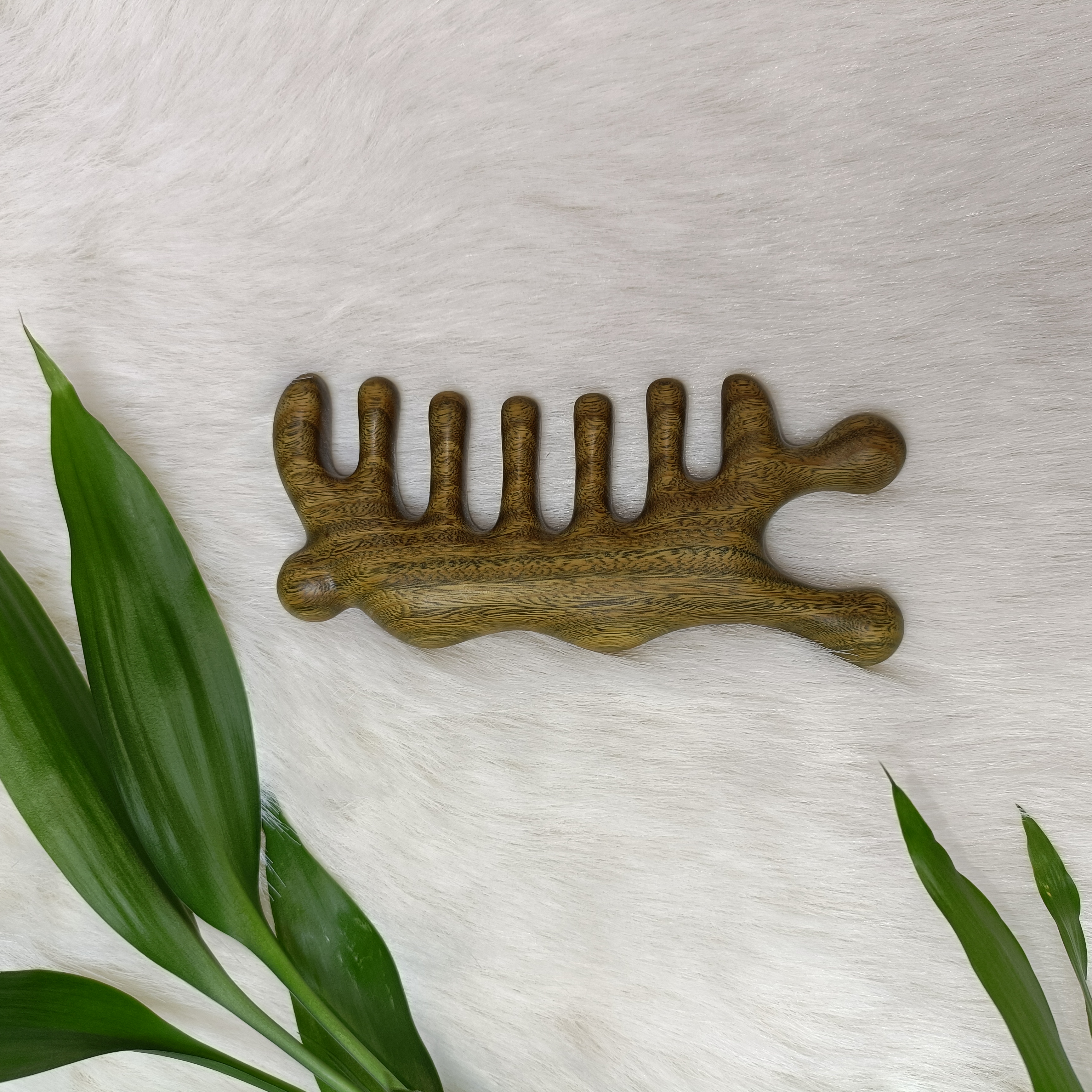 绿檀大蜗牛按摩梳，全家通用随机推荐(有香味)(单个)