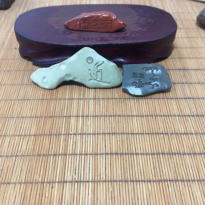 随***雨原石雕刻工艺品手把摆件