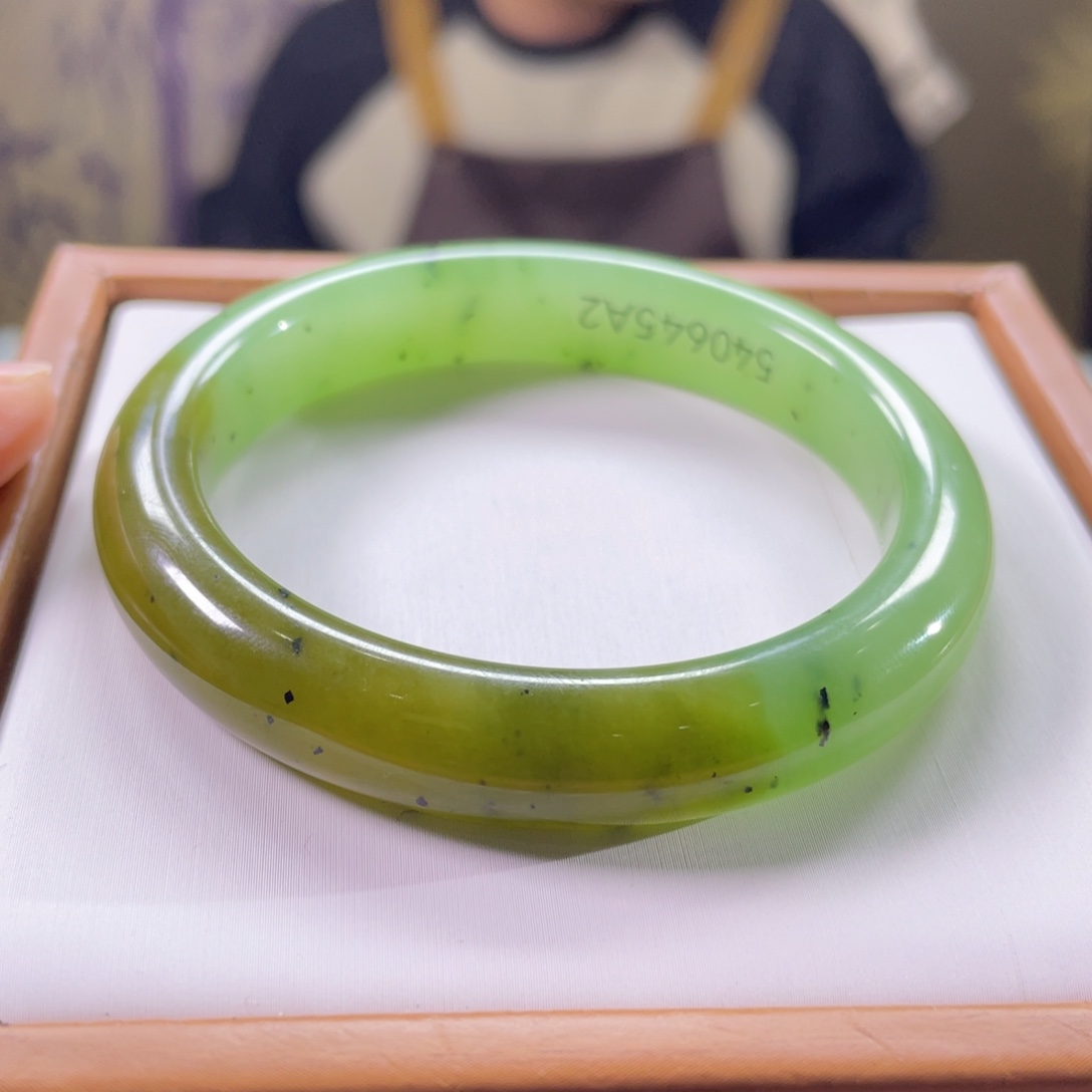 和田玉未镶嵌手镯54圈