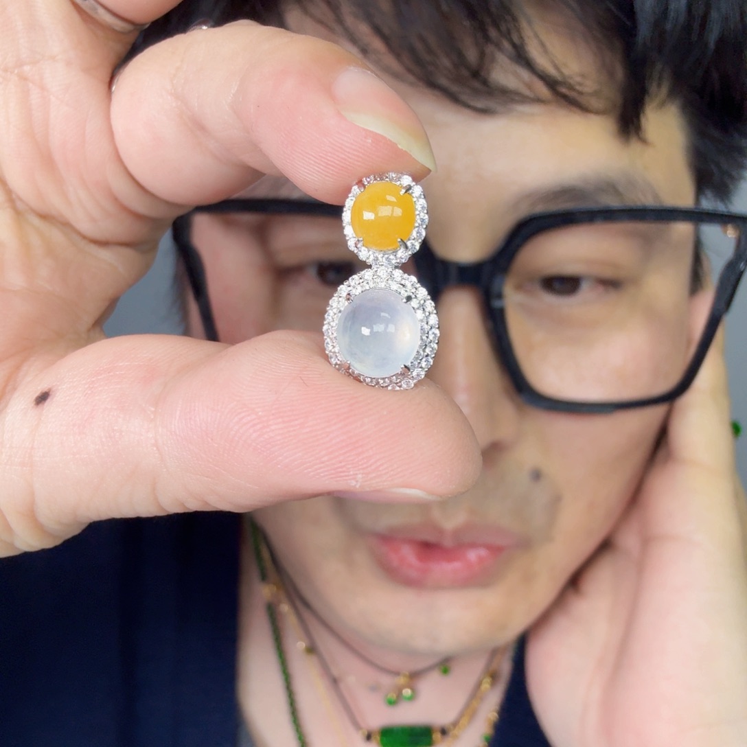 翡翠未镶嵌颈饰一件