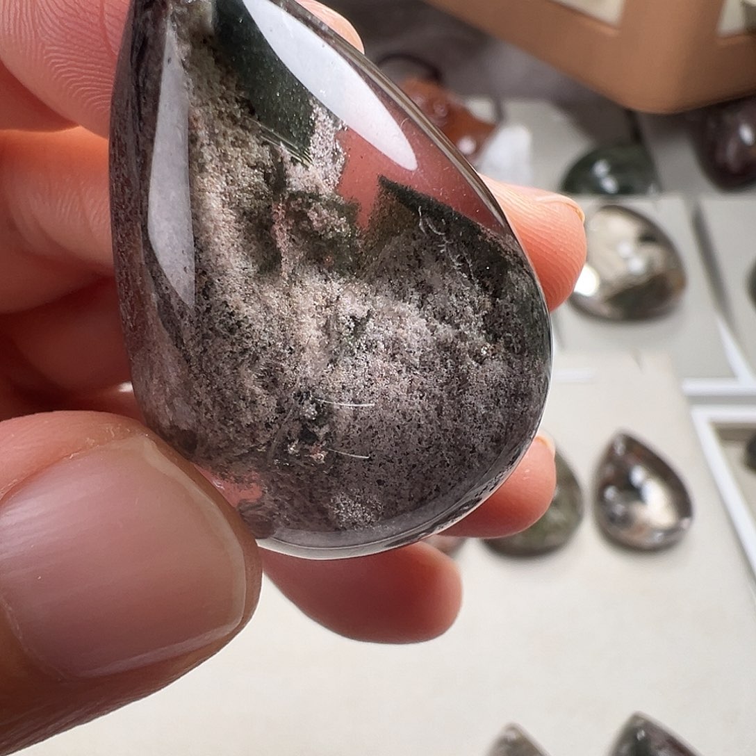 兰***师颈饰未镶嵌水晶天然幽灵水晶