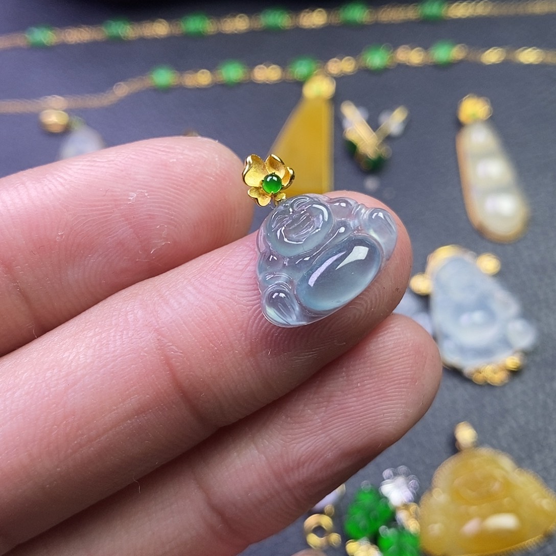 颈饰18K金镶嵌翡翠