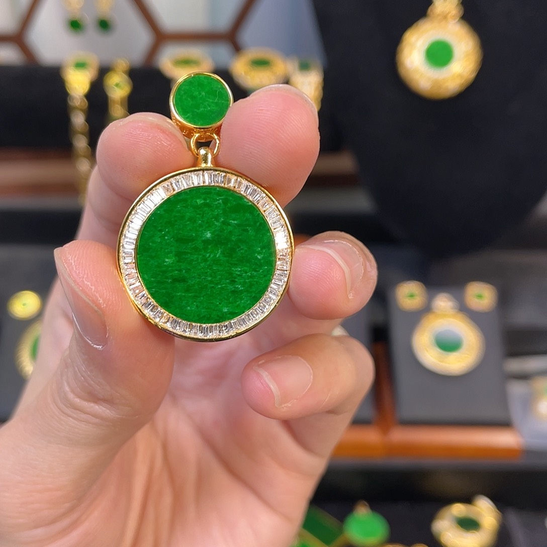 翡翠吊坠(赠链)银S925镀金镶嵌
