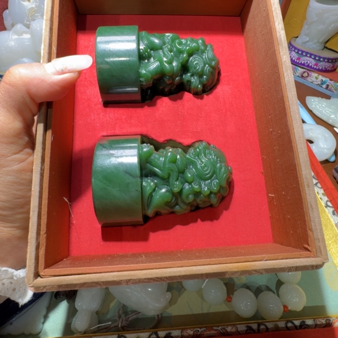 光***事和田玉未镶嵌把件