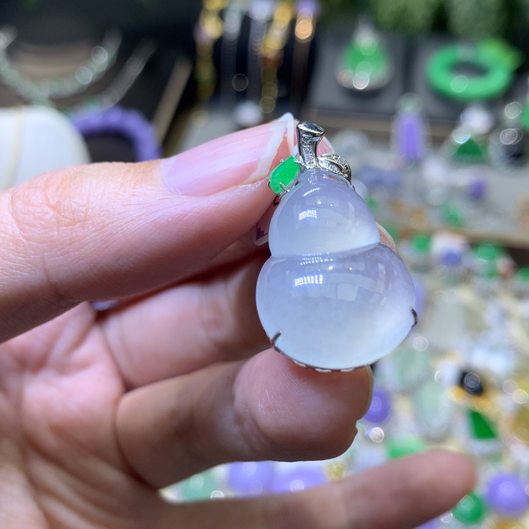 颈饰18K金镶嵌翡翠