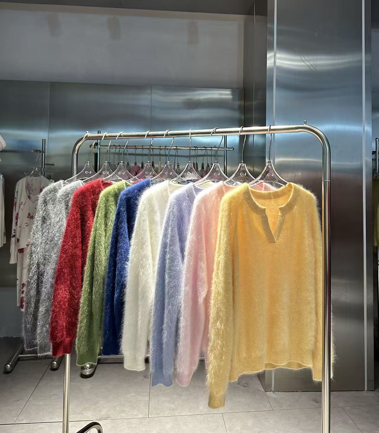 100%山羊绒厚款V字领款常规款羊绒衫上衣女款纯色冬季