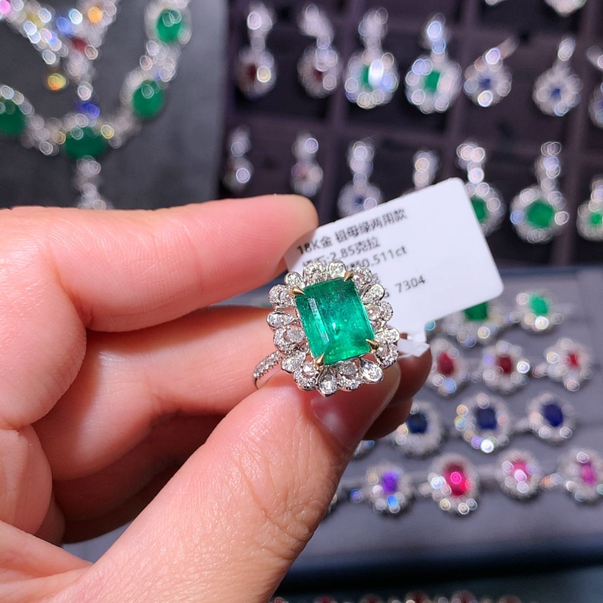 【闪购商品】祖母绿耳钉18K金镶嵌