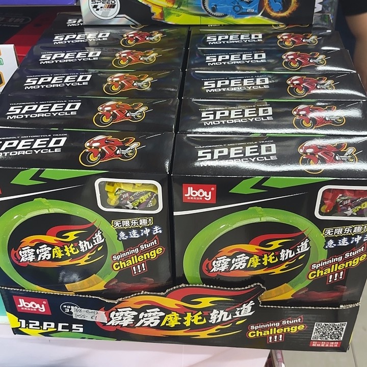 十二个装霹雳摩托轨道