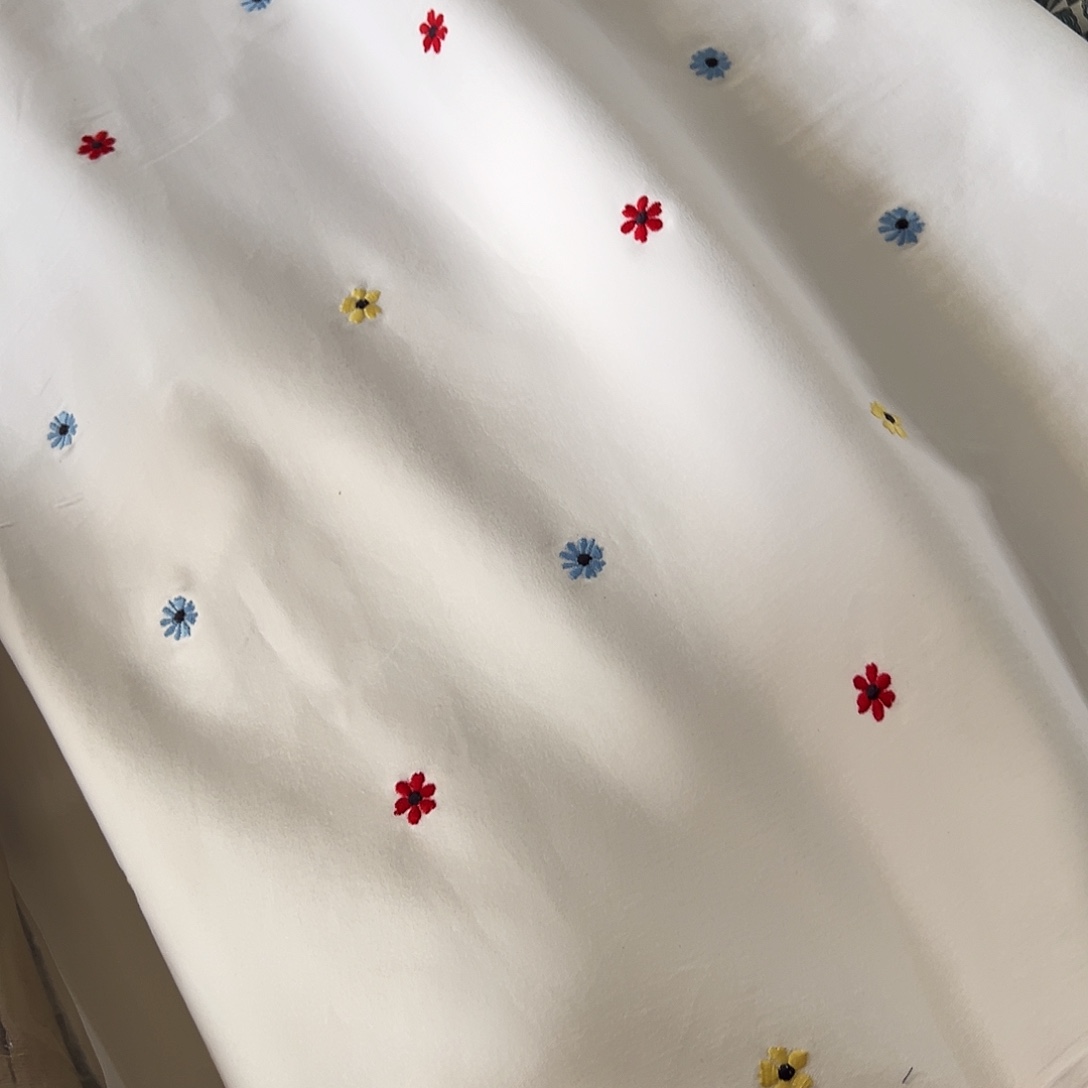 棉一米价港货弹力纯棉绣花斜纹1.4米宽果子对面