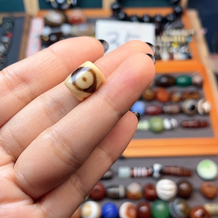 玛瑙/玉髓珠宝半成品未镶嵌于*麟