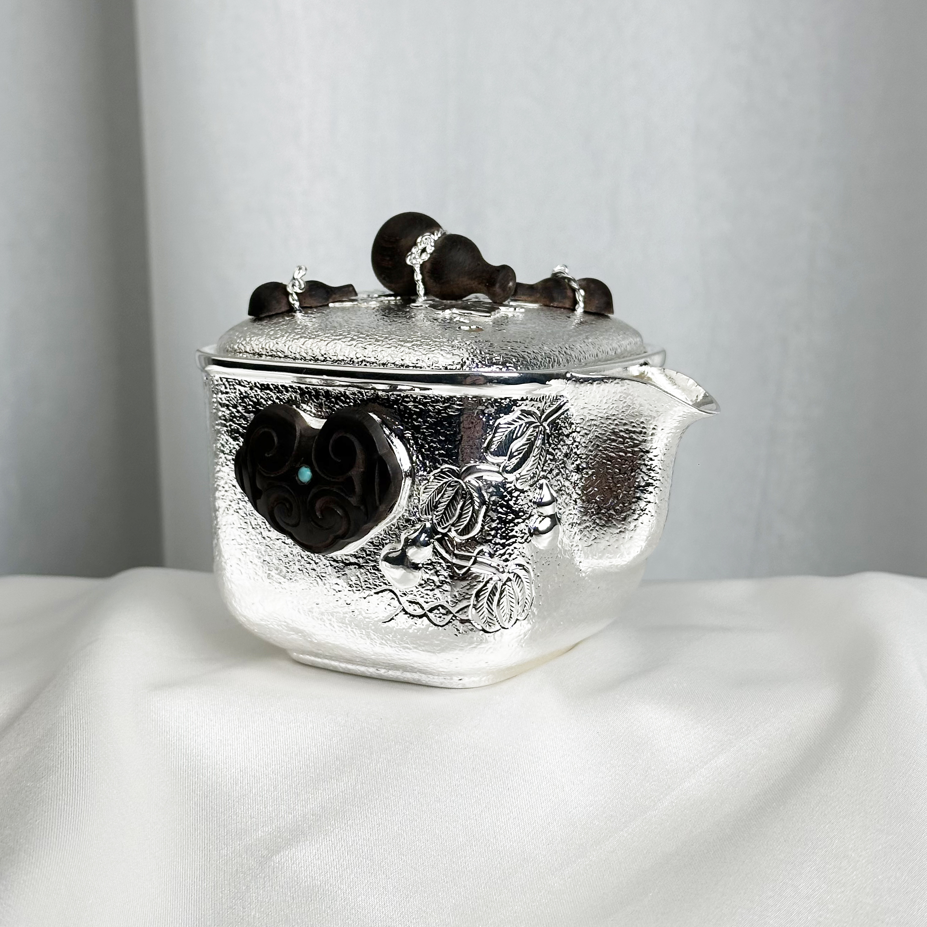 新品--手工锤纹银葫芦手抓壶