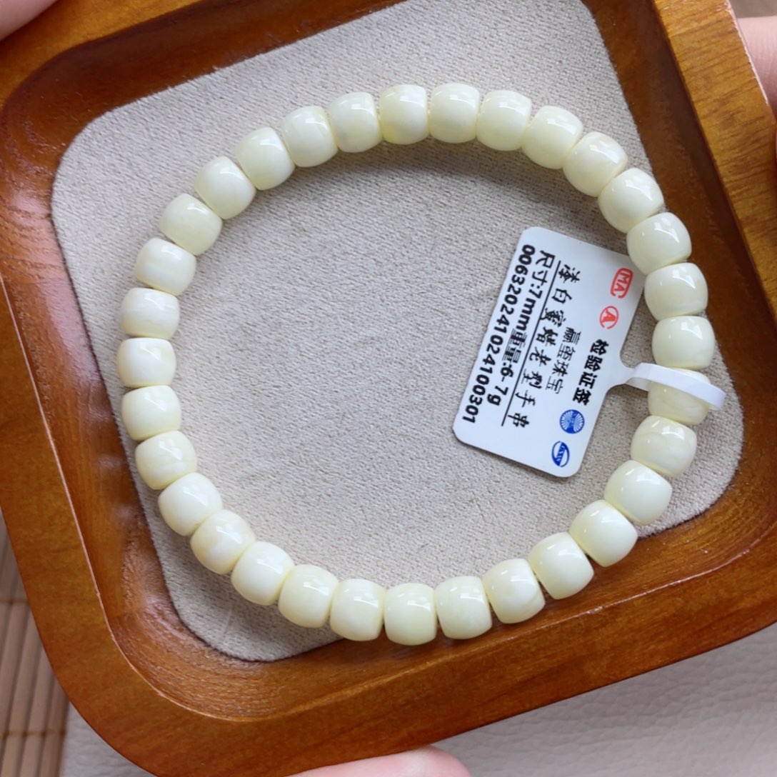 蜜蜡裸石未镶嵌?****蜜蜡64
