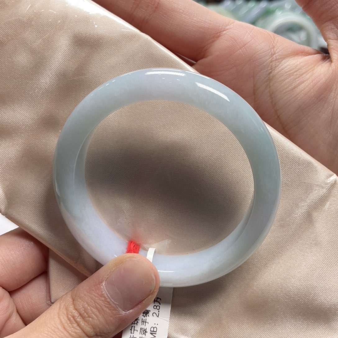 翡翠手镯未镶嵌翡翠手镯