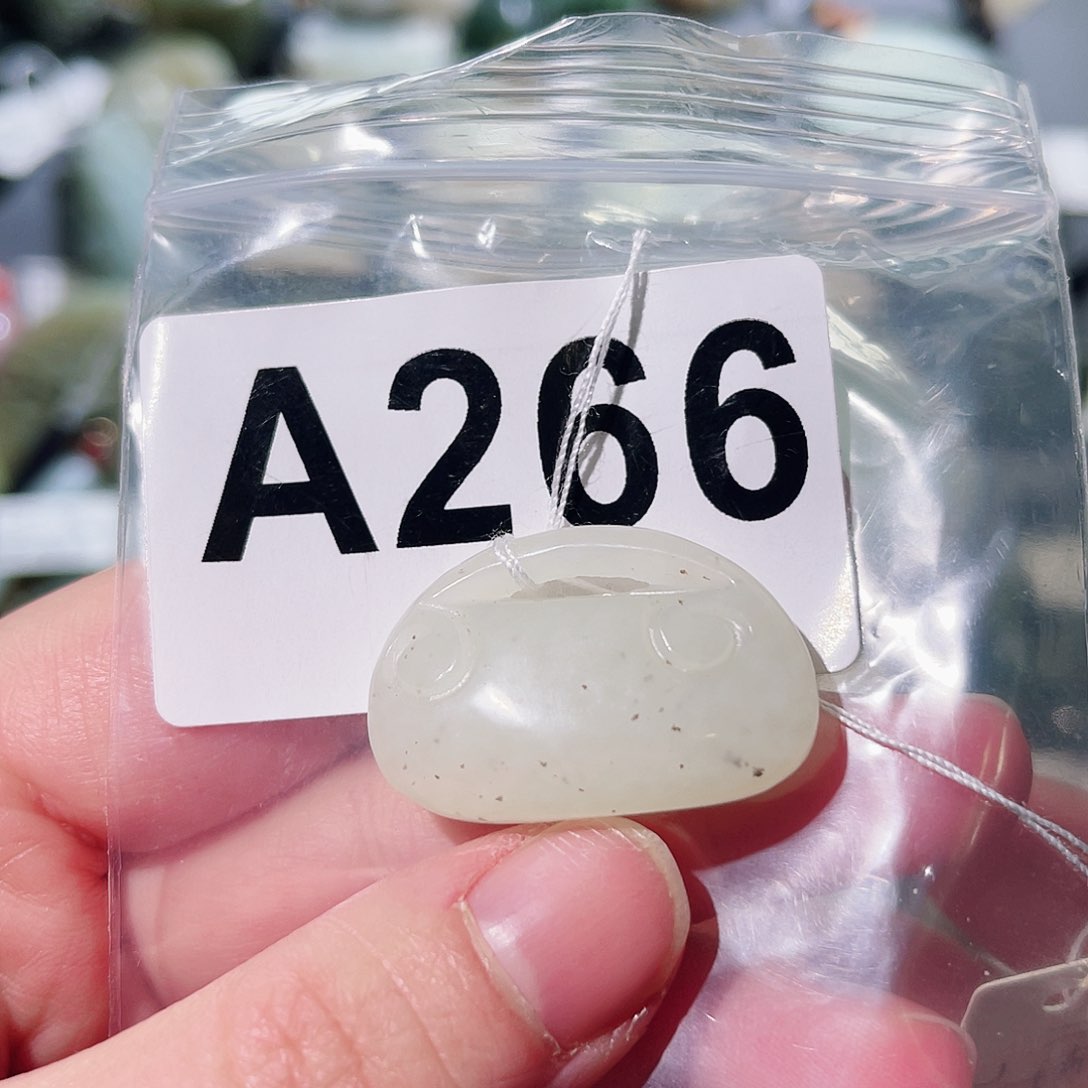 和田玉（糖玉）未镶嵌颈饰