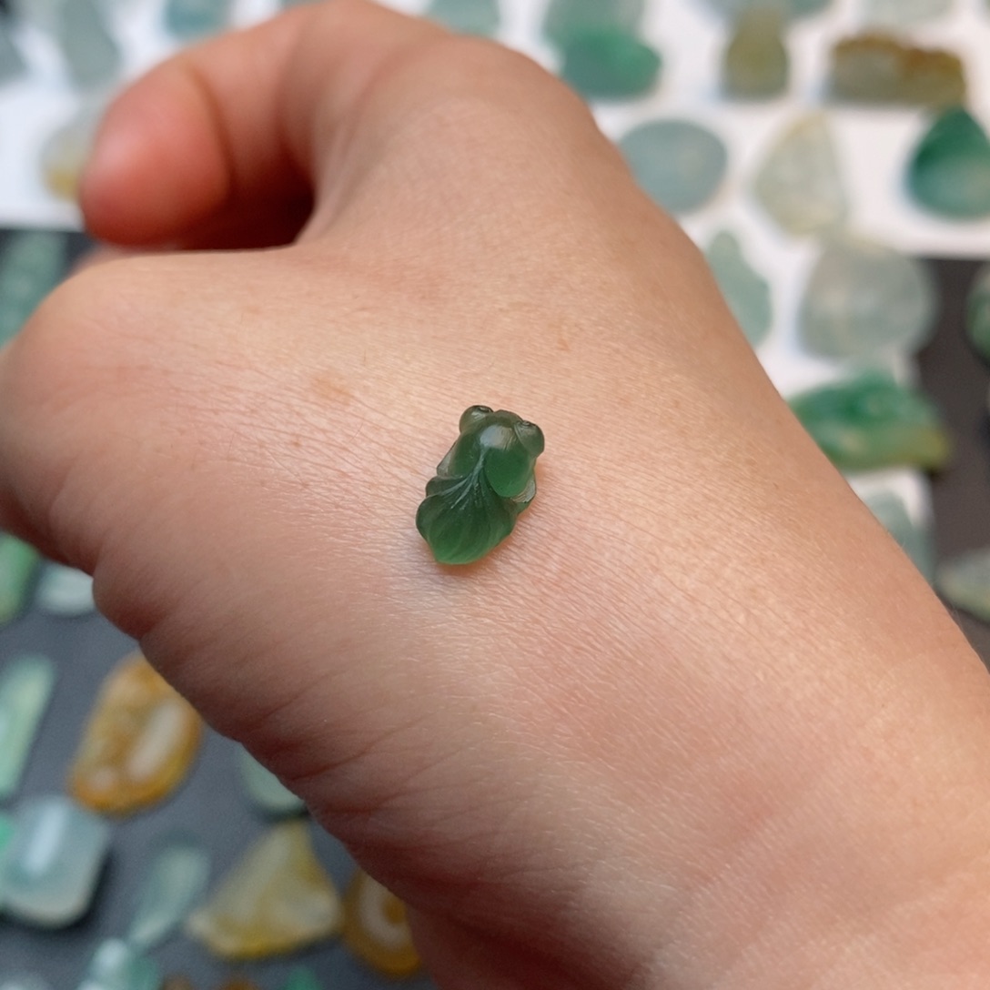 定制翡翠未镶嵌鱼