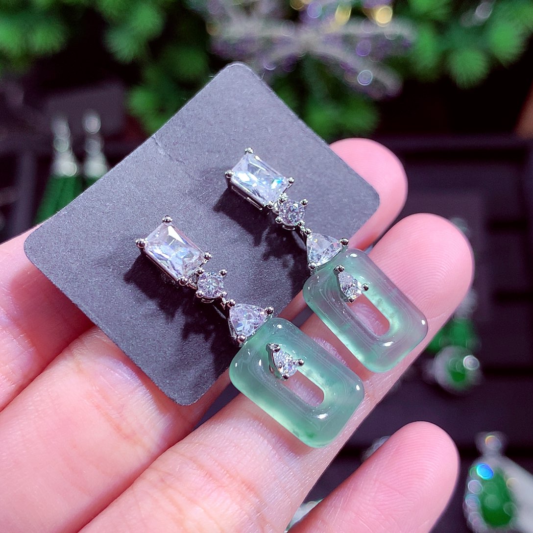 颈饰未镶嵌翡翠天然