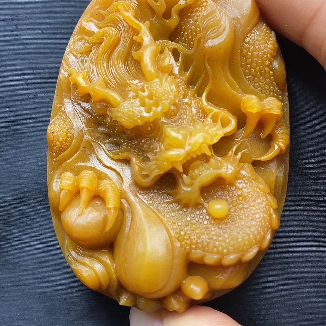 石英质玉（黄龙玉）颈饰未镶嵌