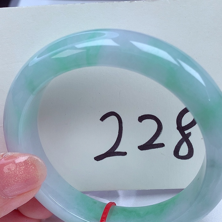 翡翠手镯未镶嵌翡翠