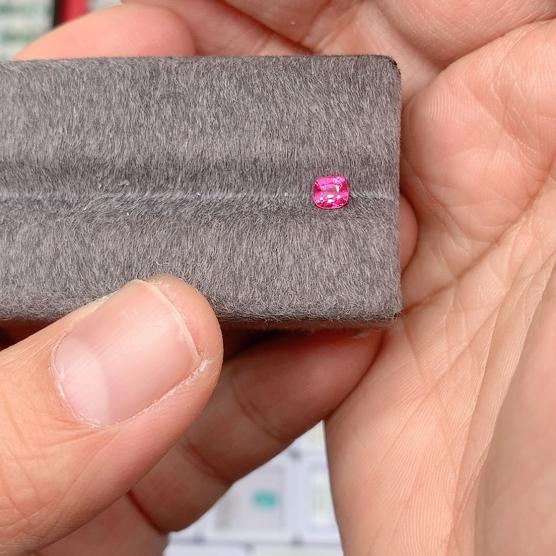 尖晶石裸石未镶嵌X****s0.37c t