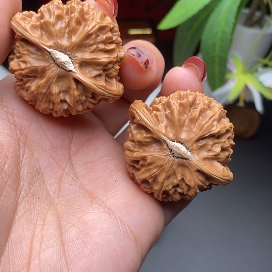 文玩核桃把件宫灯