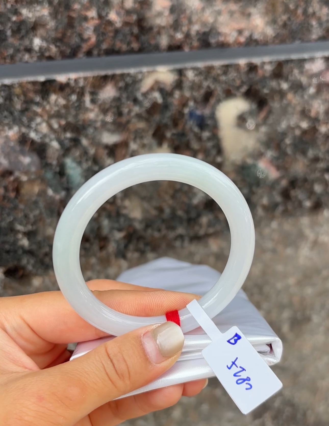 B（上新）白月光圆条五十四点五圈翡翠a货手镯