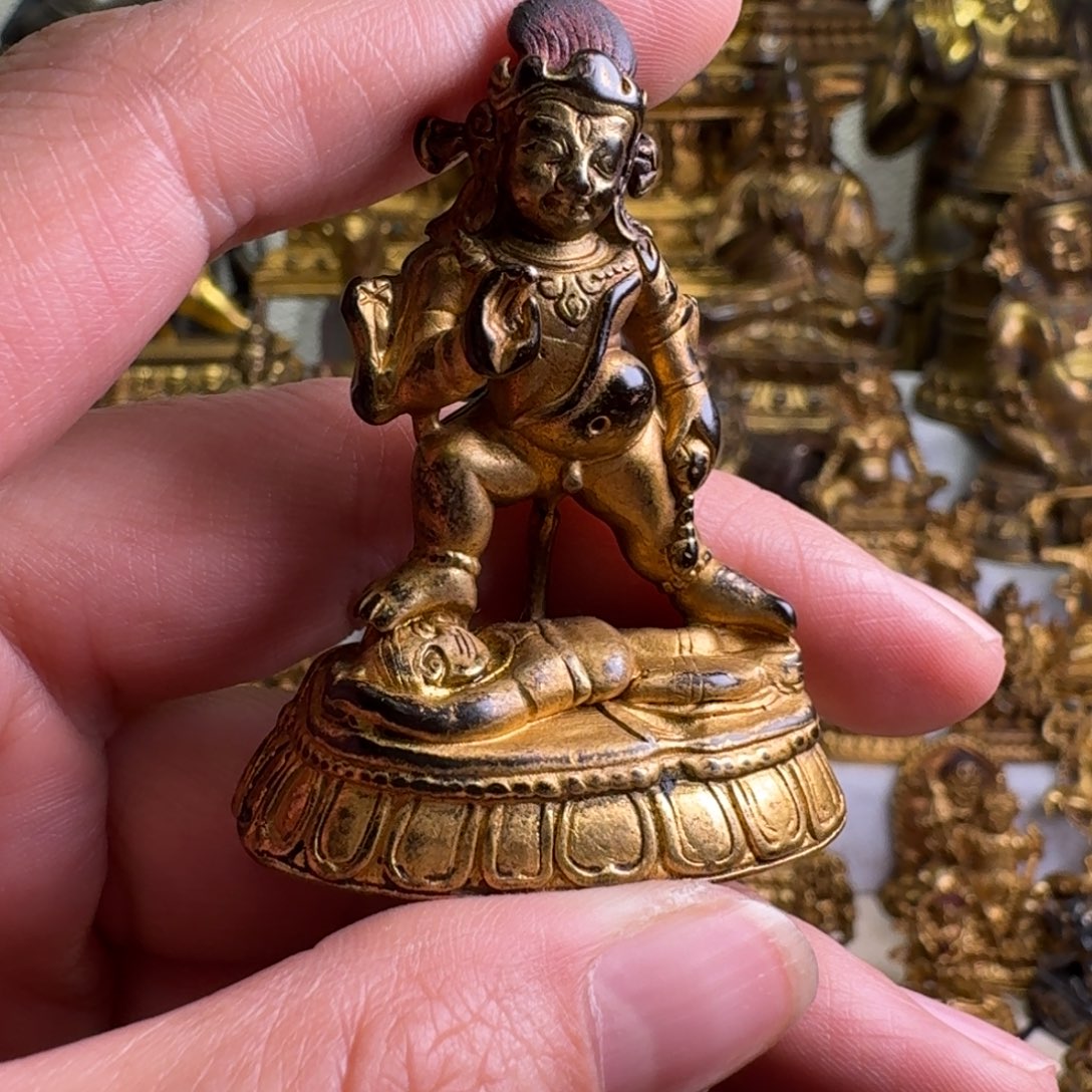 越***。藏传佛教文化佛像