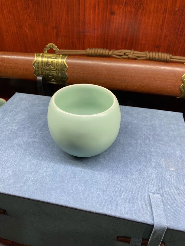 精品龙泉青瓷磨砂面龙蛋杯酒杯