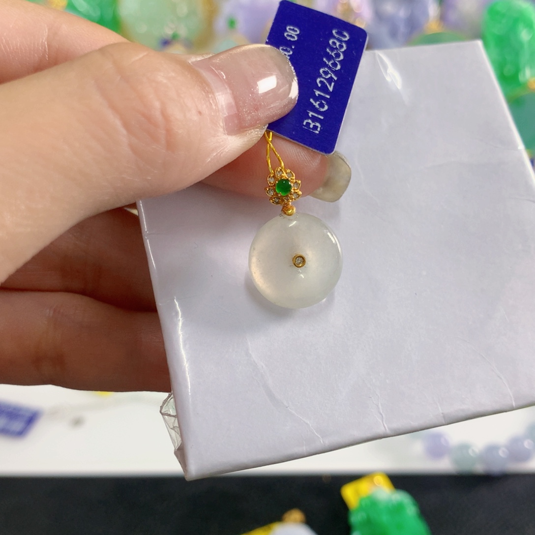 翡翠18K金镶嵌颈饰