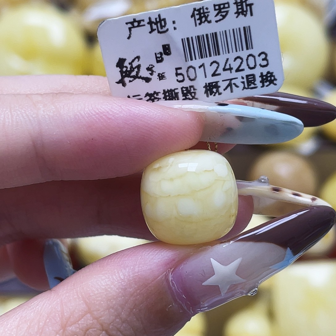 琥珀未镶嵌裸石13.9*13.2mm浓蜡妖花老型瑕